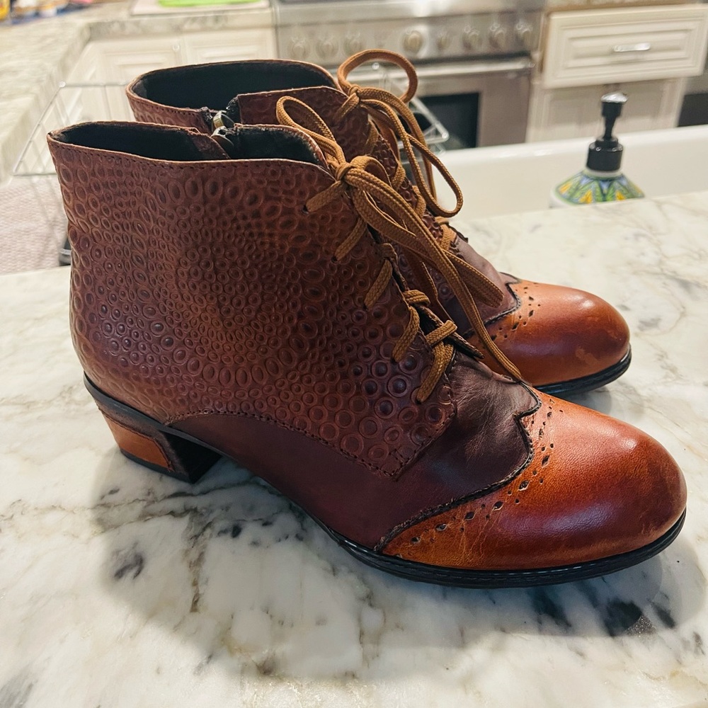 L’Artiste Spring Step Booties